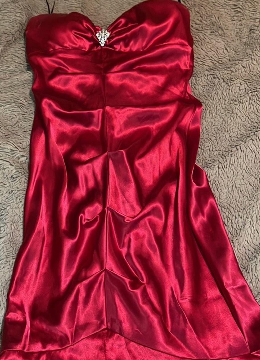 Size 6 Prom Satin Red Mermaid Dress on Queenly