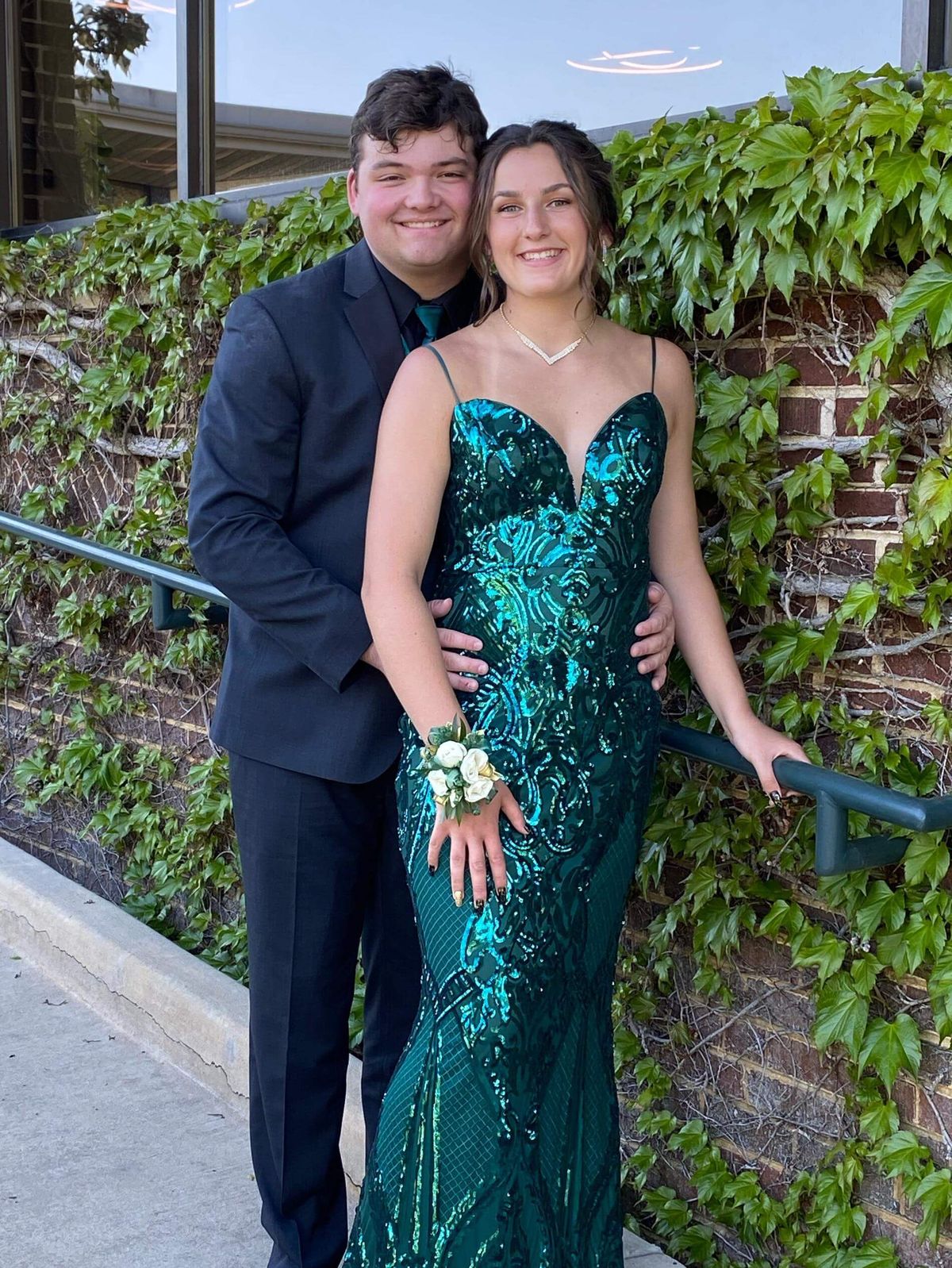 Size 10 Prom Sequined Emerald Green Cocktail Dress on Queenly