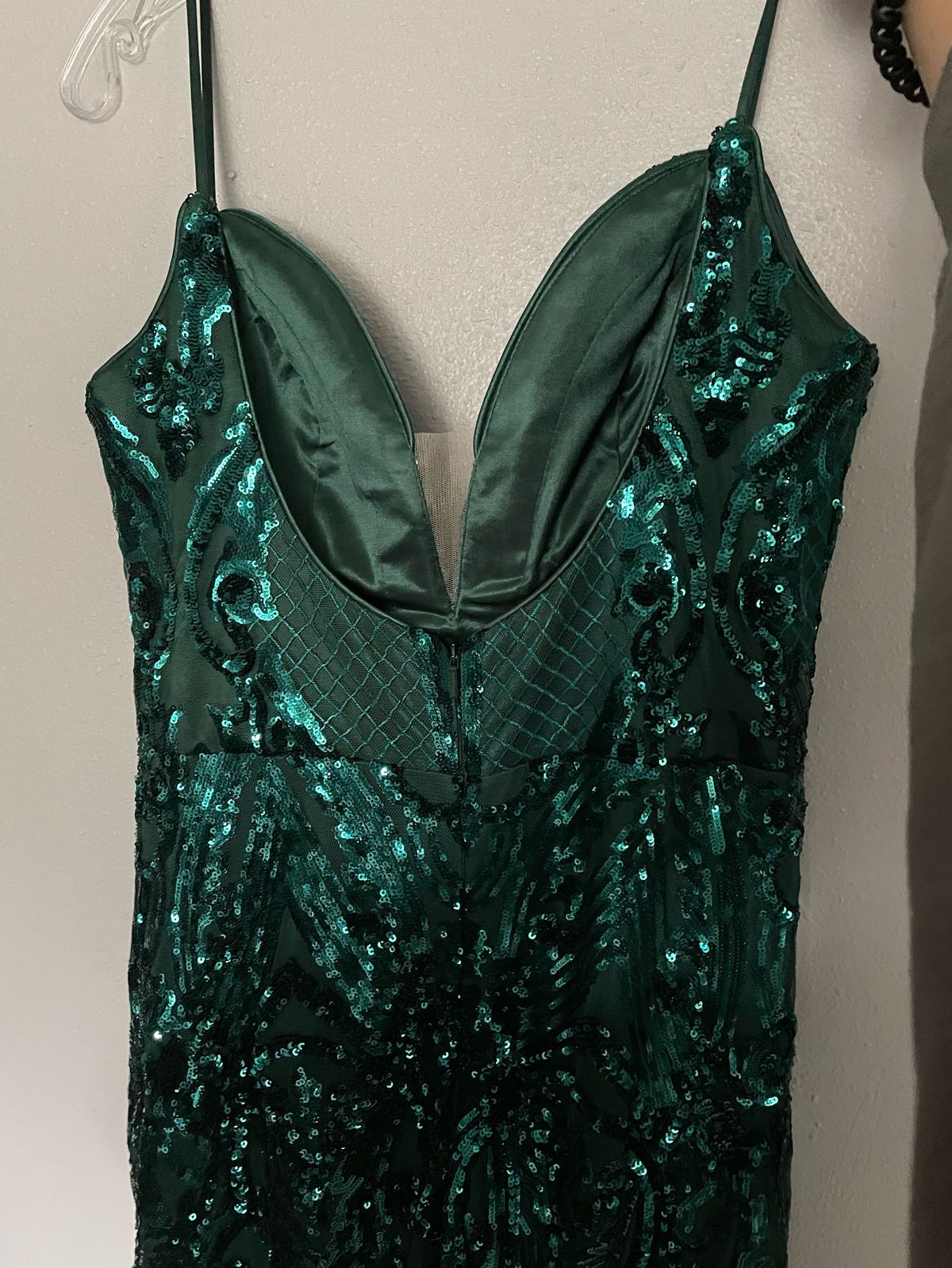 Size 10 Prom Sequined Emerald Green Cocktail Dress on Queenly