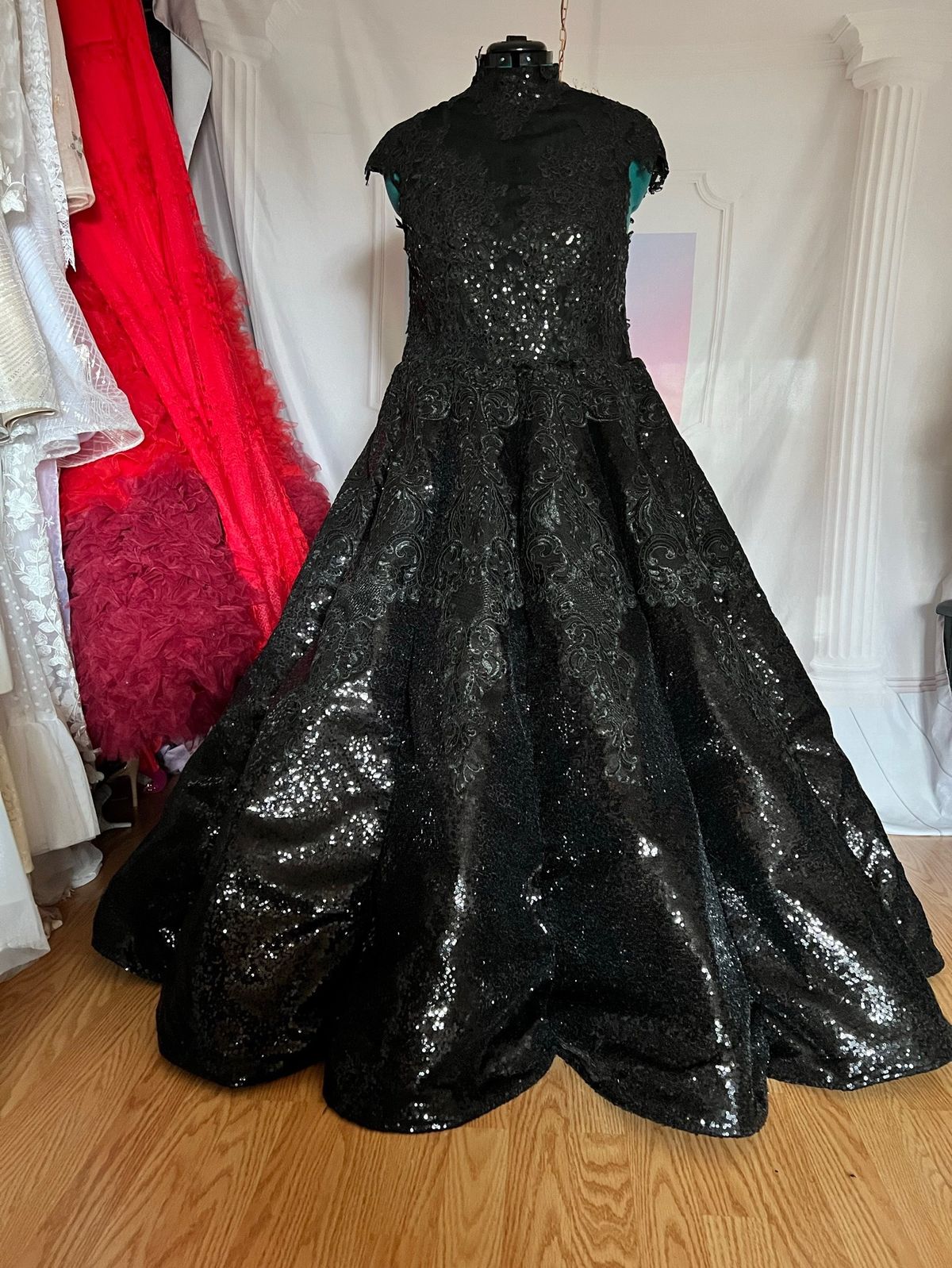 Unique Dress Club Plus Size 16 Black Ball Gown on Queenly