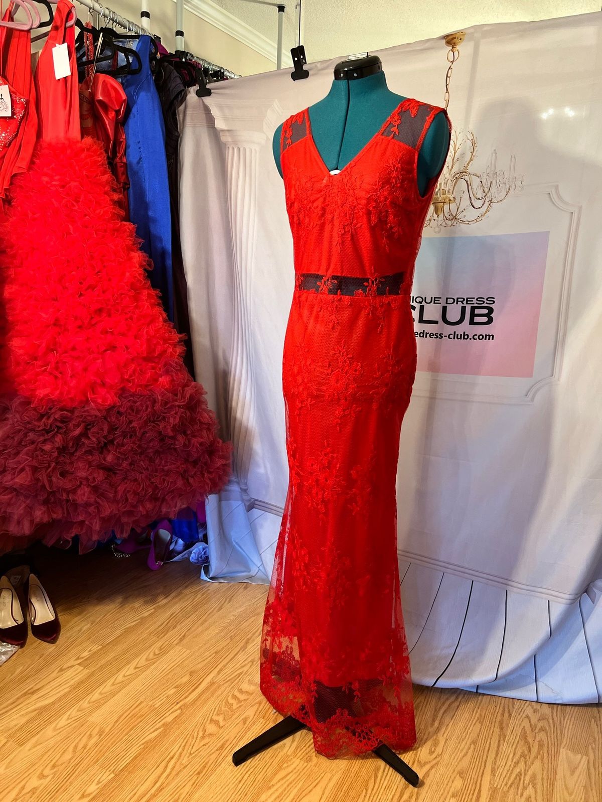 Unique dress club Size 10 Prom Lace Red Mermaid Dress on Queenly