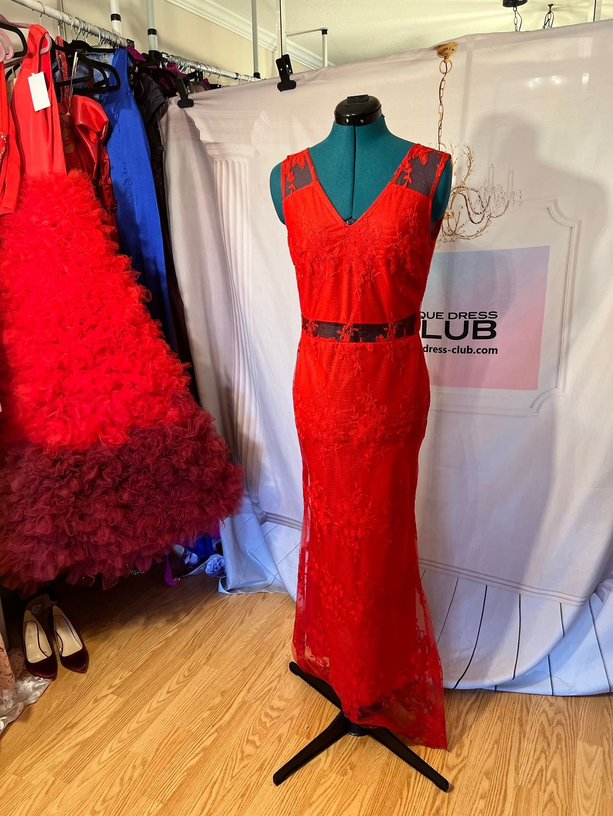 Unique dress club Size 10 Prom Lace Red Mermaid Dress on Queenly