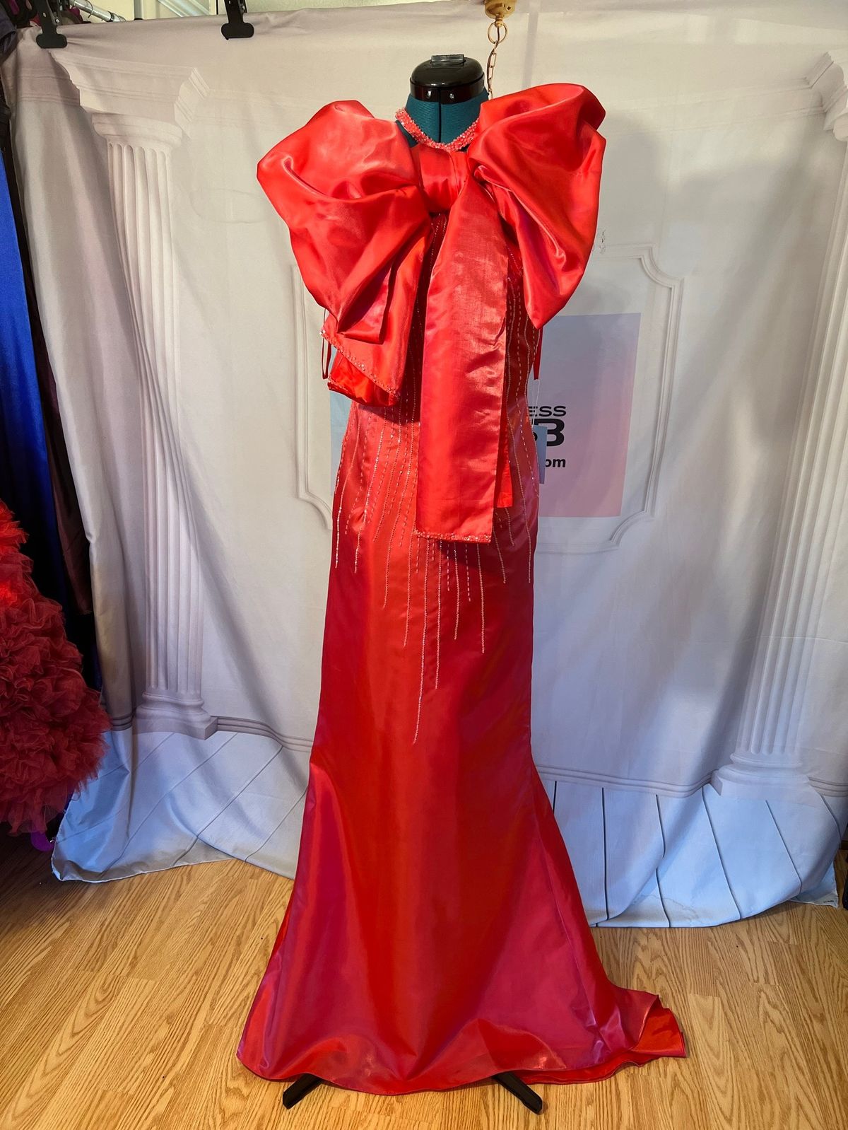 Unique Dress Club Size 4 Prom Satin Red Mermaid Dress on Queenly