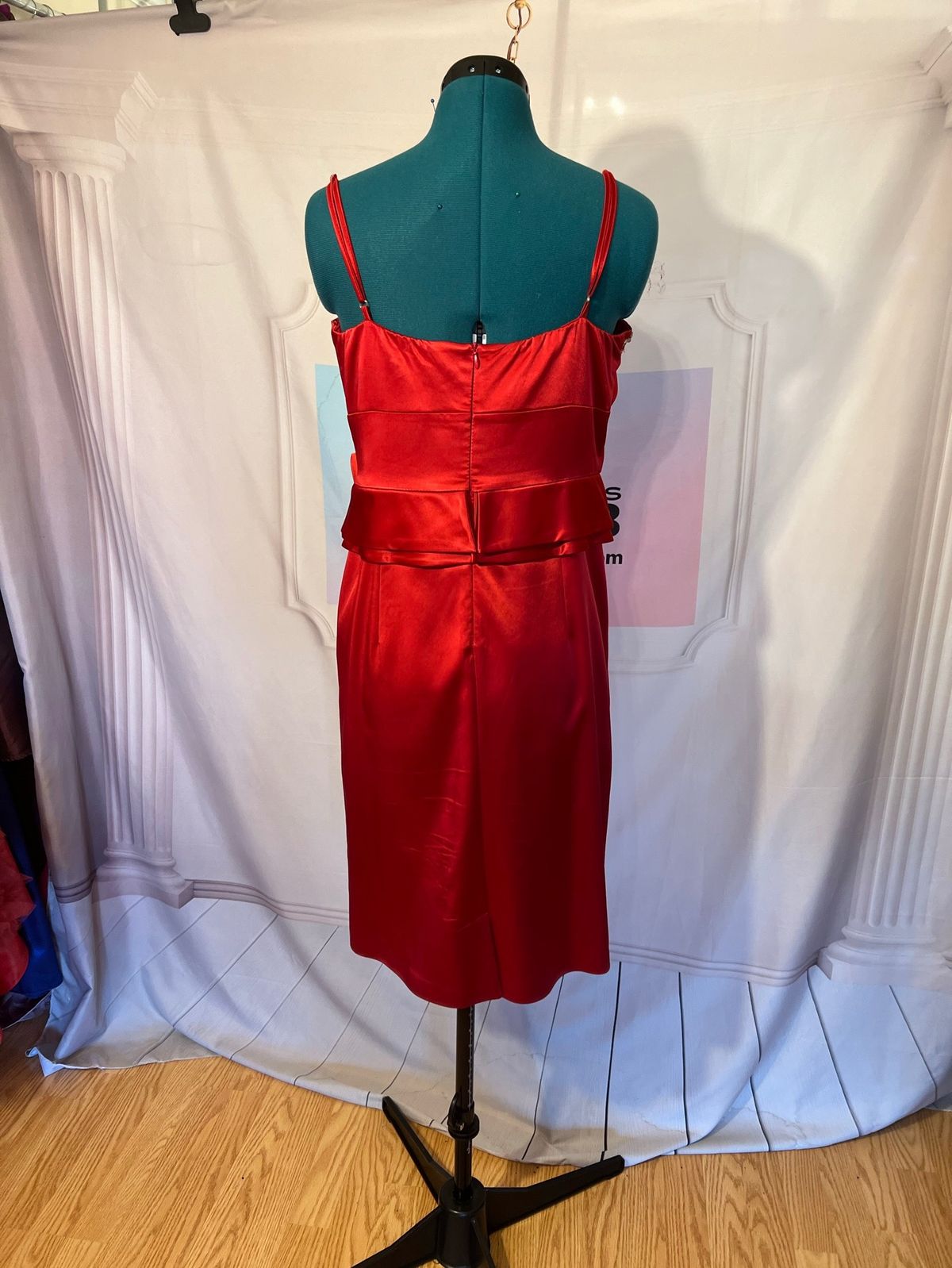 Unique Dress Club Size 8 Satin Red Cocktail Dress on Queenly