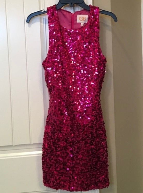 Size 2 Sequined Pink Cocktail Dress on Queenly