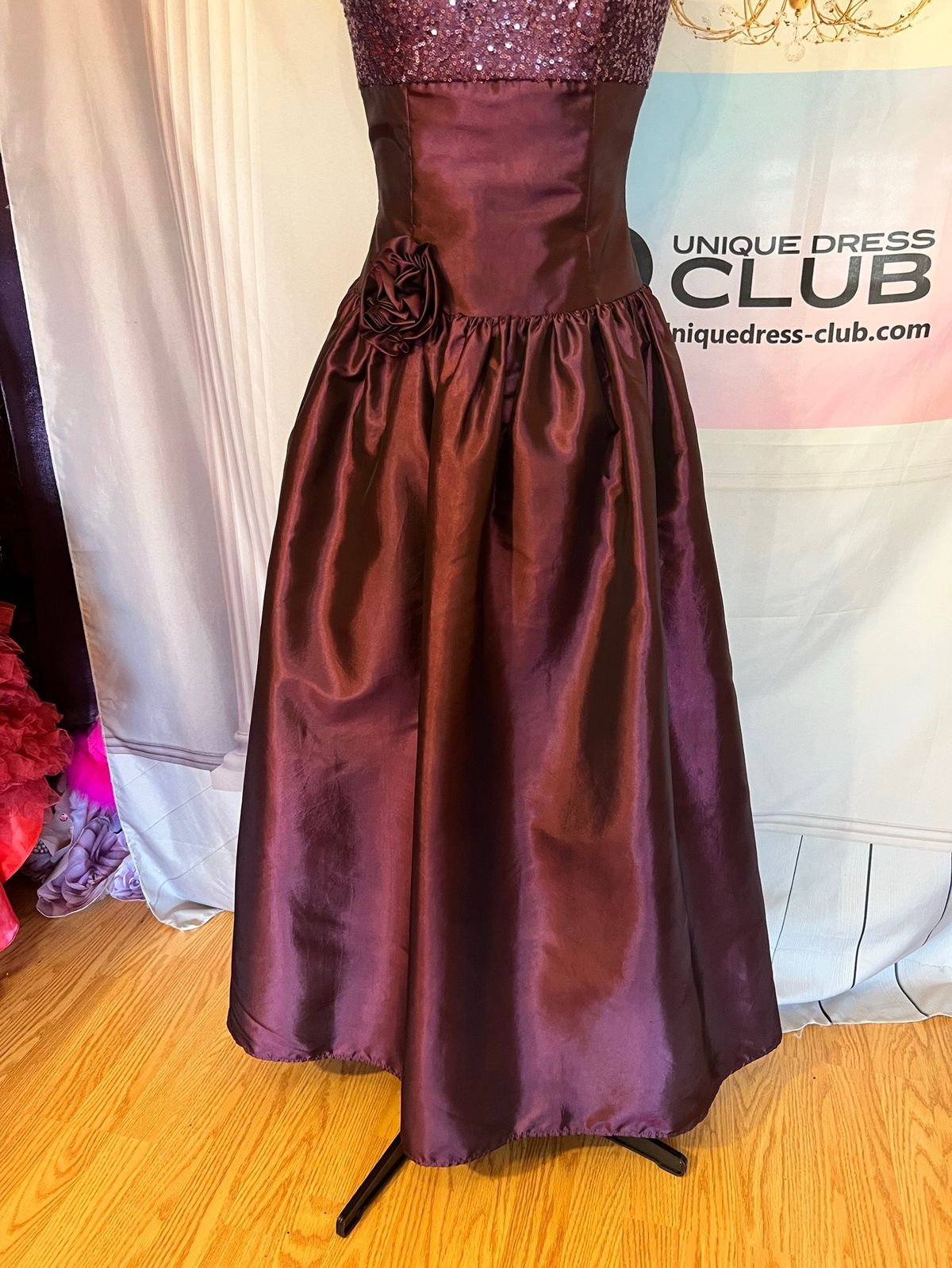 Unique Dress Club Size 2 Prom Satin Purple A-line Dress on Queenly