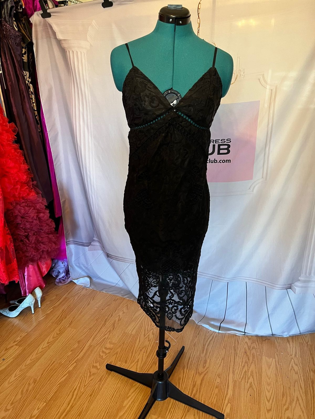 Unique Dress Club Size 2 Lace Black Cocktail Dress on Queenly