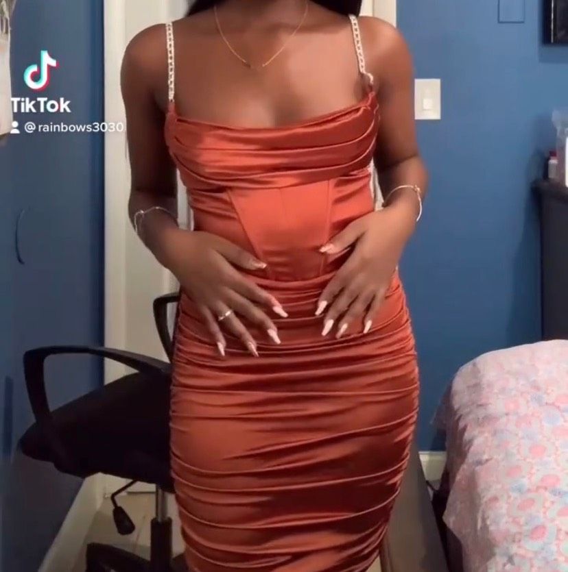 Oh Polly Size 2 Satin Orange Cocktail Dress on Queenly