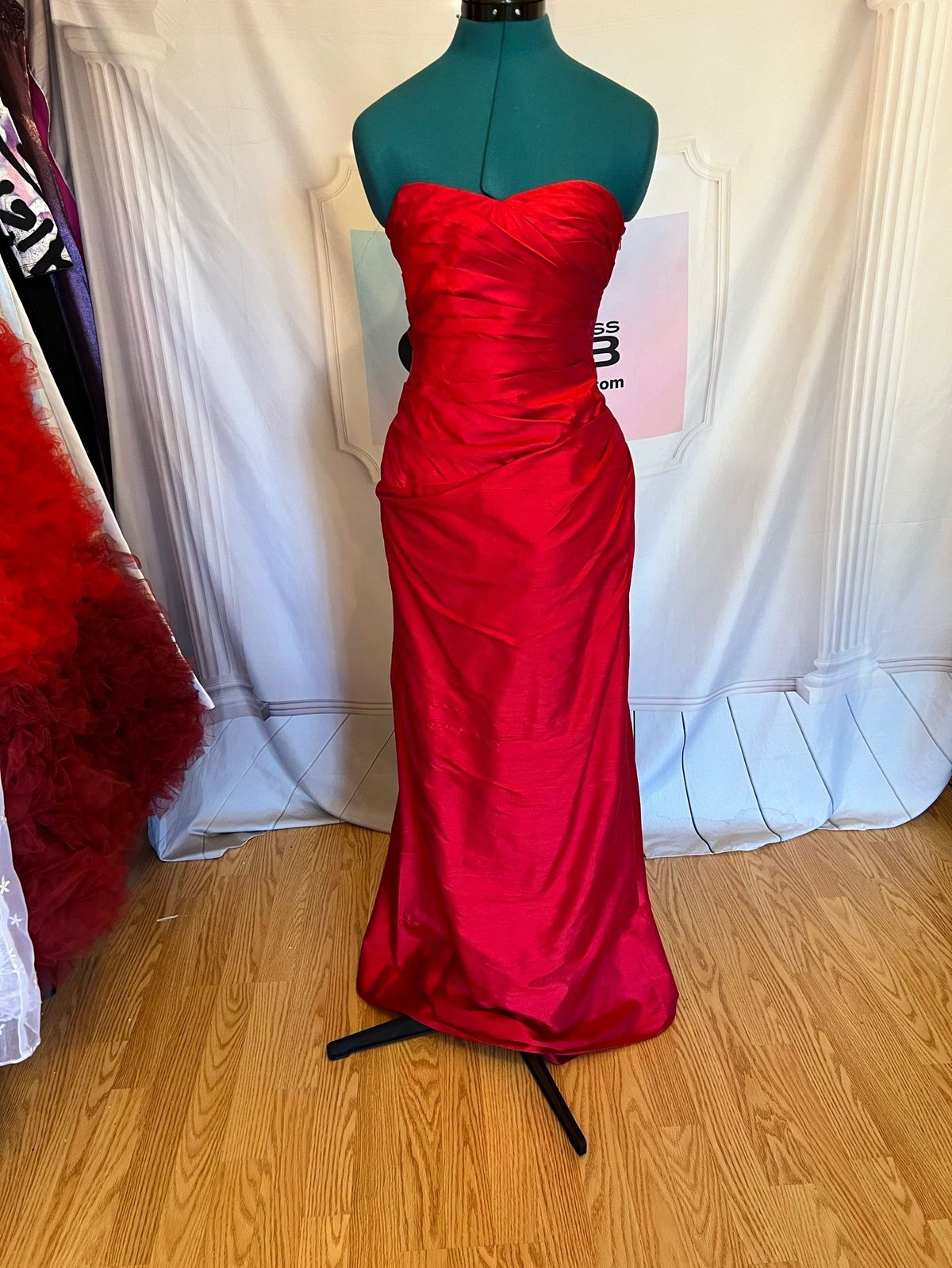 Unique Dress Club Size 6 Pageant Satin Red Mermaid Dress on Queenly
