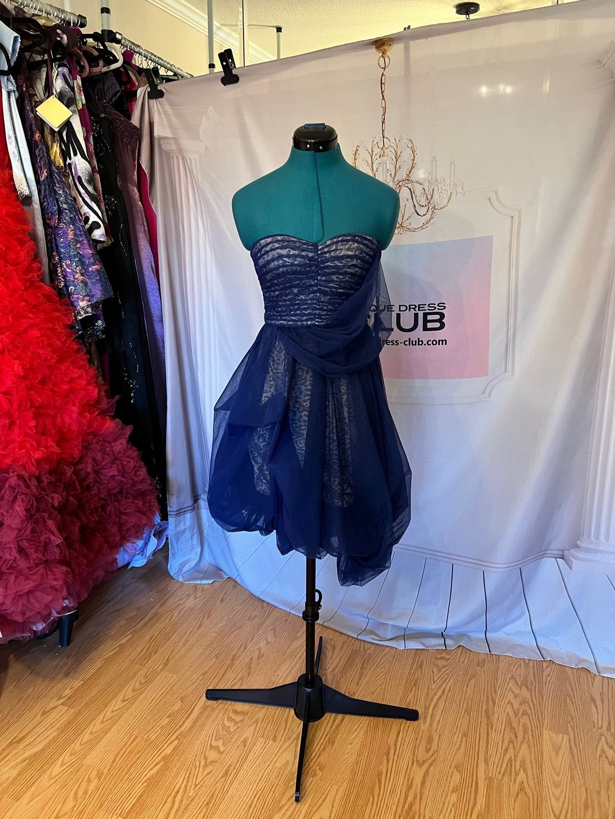 Unique Dress Club Size 4 Prom Blue A-line Dress on Queenly