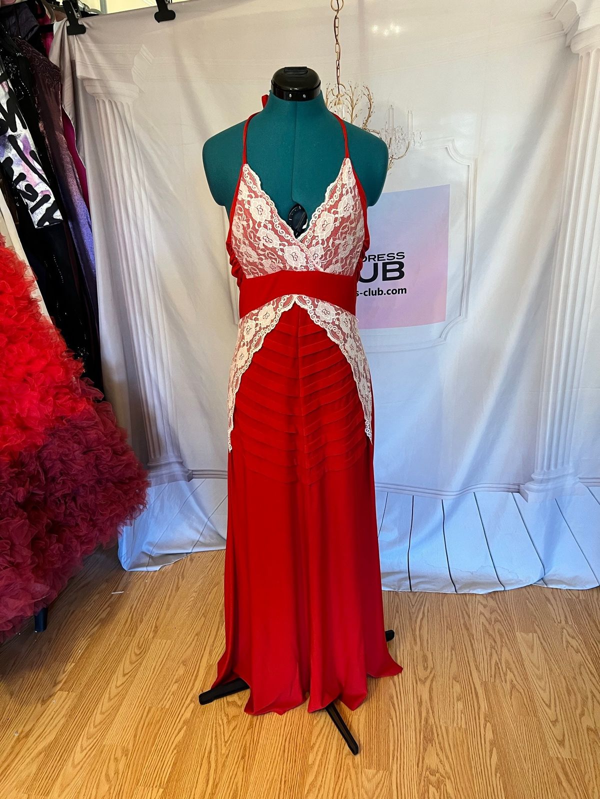 Unique dress club Size 12 Prom Red Cocktail Dress on Queenly