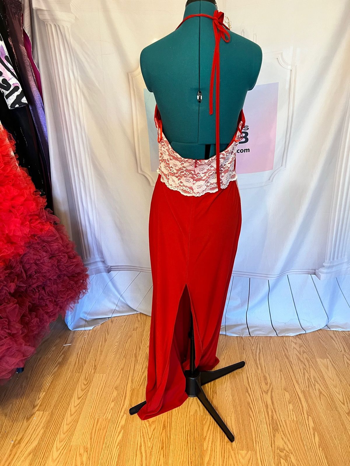 Unique dress club Size 12 Prom Red Cocktail Dress on Queenly