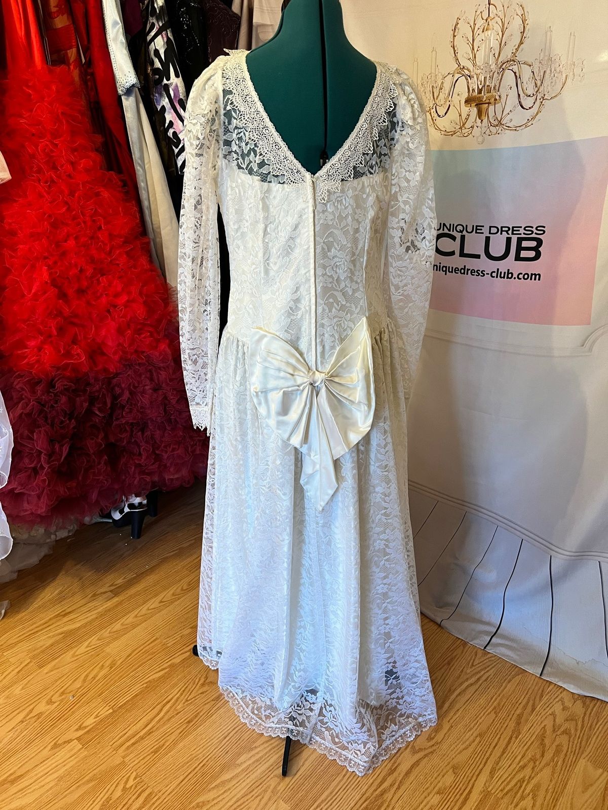 Unique Dress Club Plus Size 16 Lace White A-line Dress on Queenly