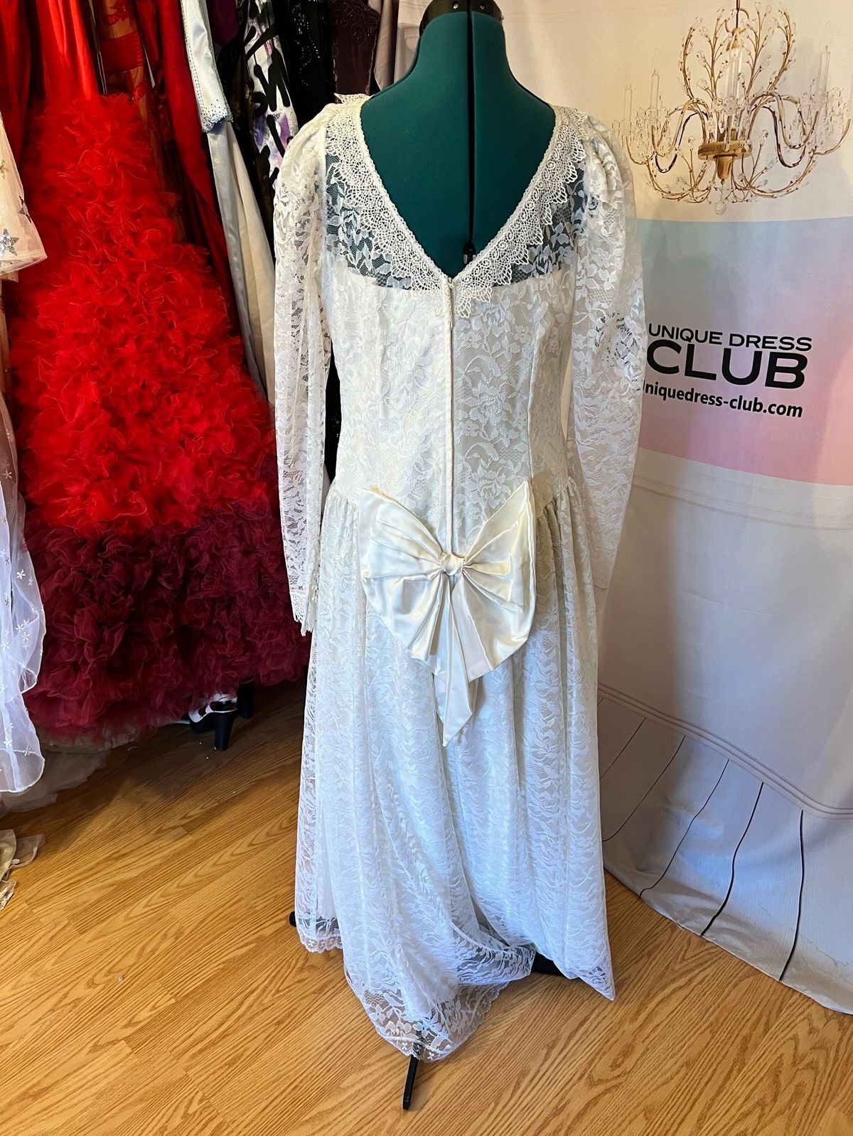 Unique Dress Club Plus Size 16 Lace White A-line Dress on Queenly