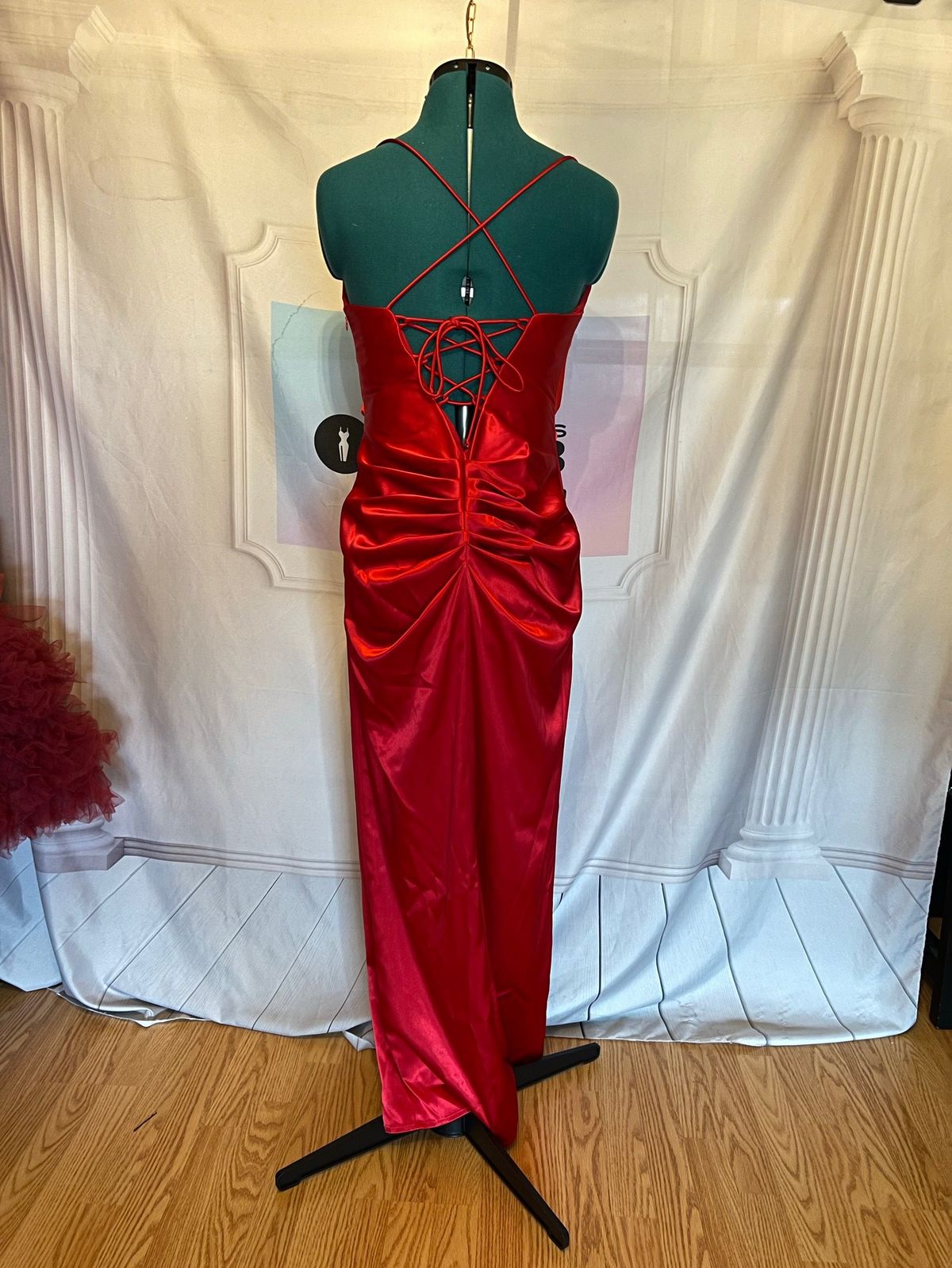 Unique Dress Club Size 8 Pageant Satin Red Mermaid Dress on Queenly