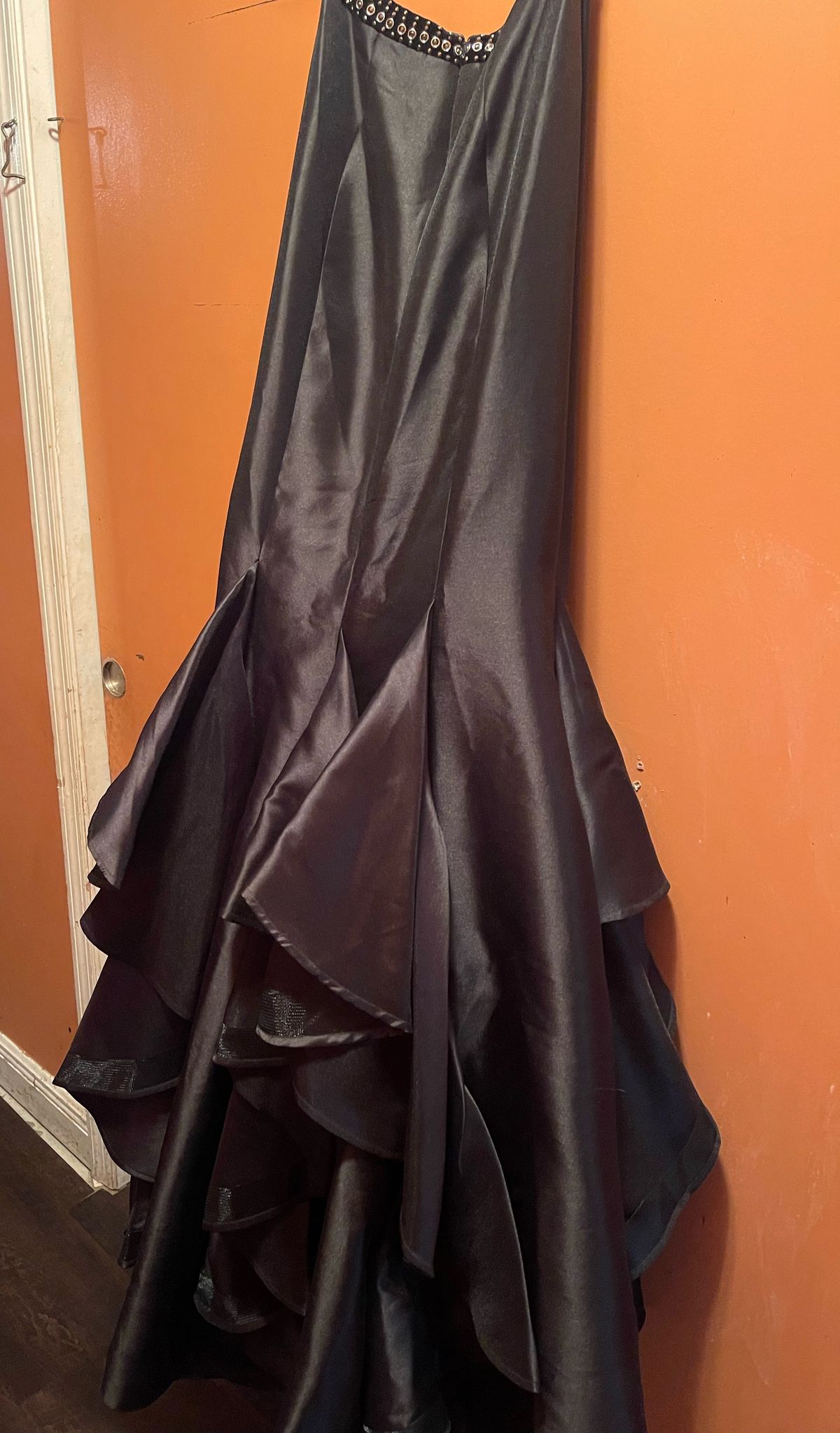 Size 4 Prom Long Sleeve Black Mermaid Dress on Queenly