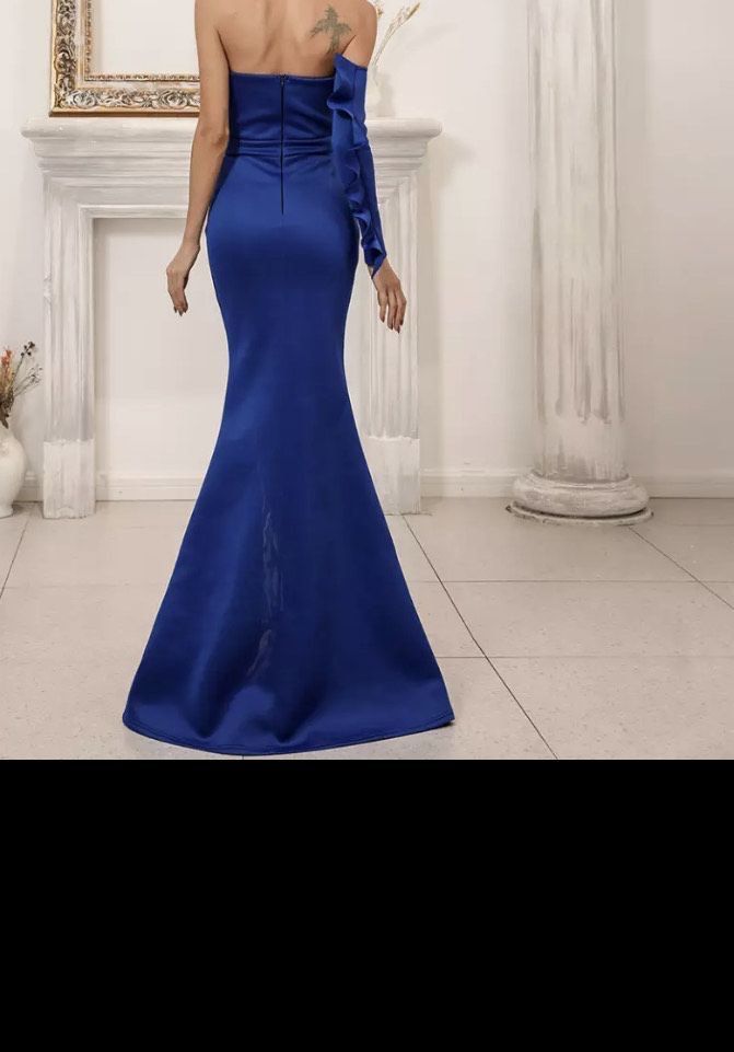 Size 6 Prom Long Sleeve Royal Blue Side Slit Dress on Queenly
