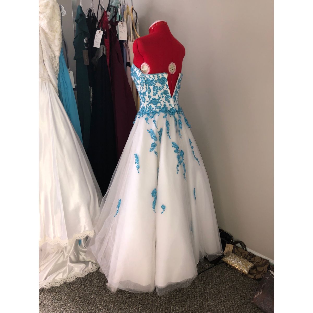 Night Moves Size 10 White Ball Gown on Queenly