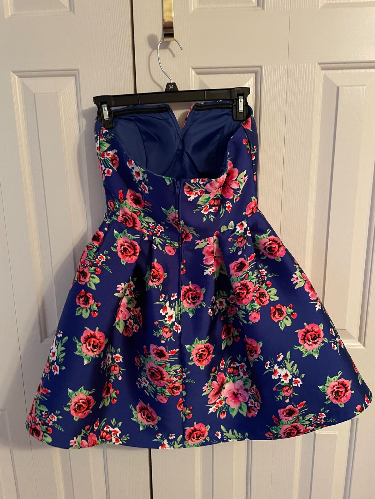 B. Darlin Size 6 Floral Blue Cocktail Dress on Queenly