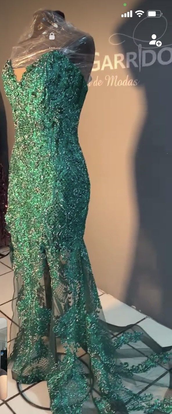 Israel Garrido Modas Size 8 Pageant Sequined Emerald Green Side Slit Dress on Queenly