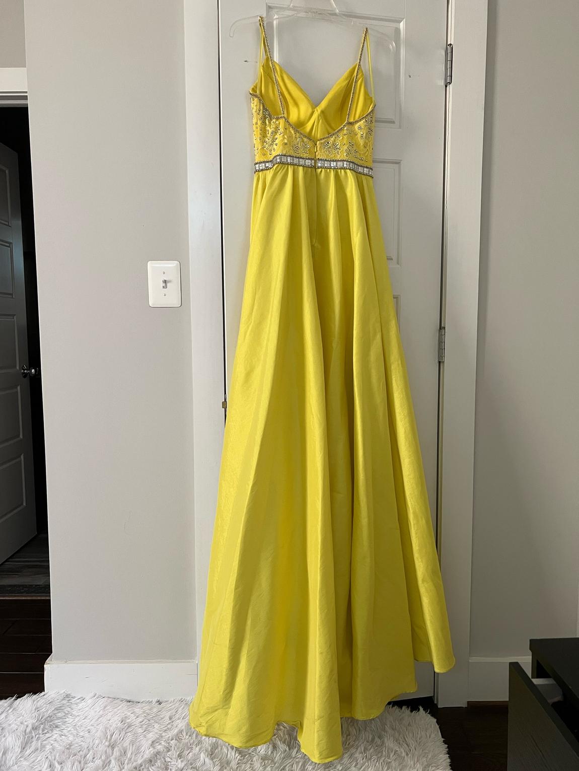 Size 4 Yellow Dress With Train on Queenly
