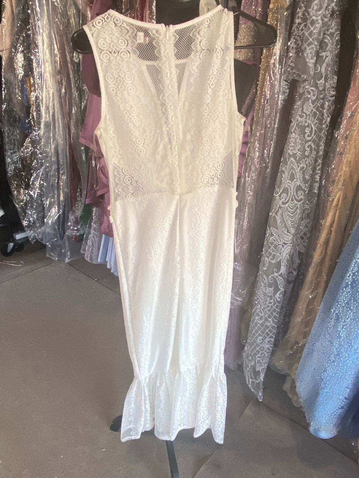 Style -1 Size 6 White Cocktail Dress on Queenly