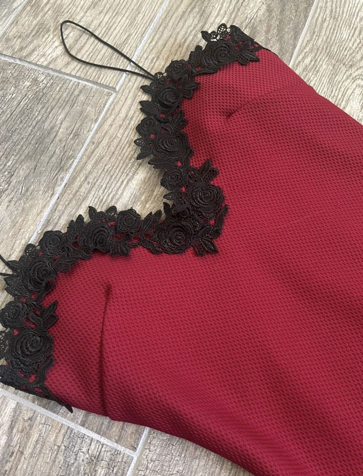 Windsor Size 2 Lace Red Cocktail Dress on Queenly