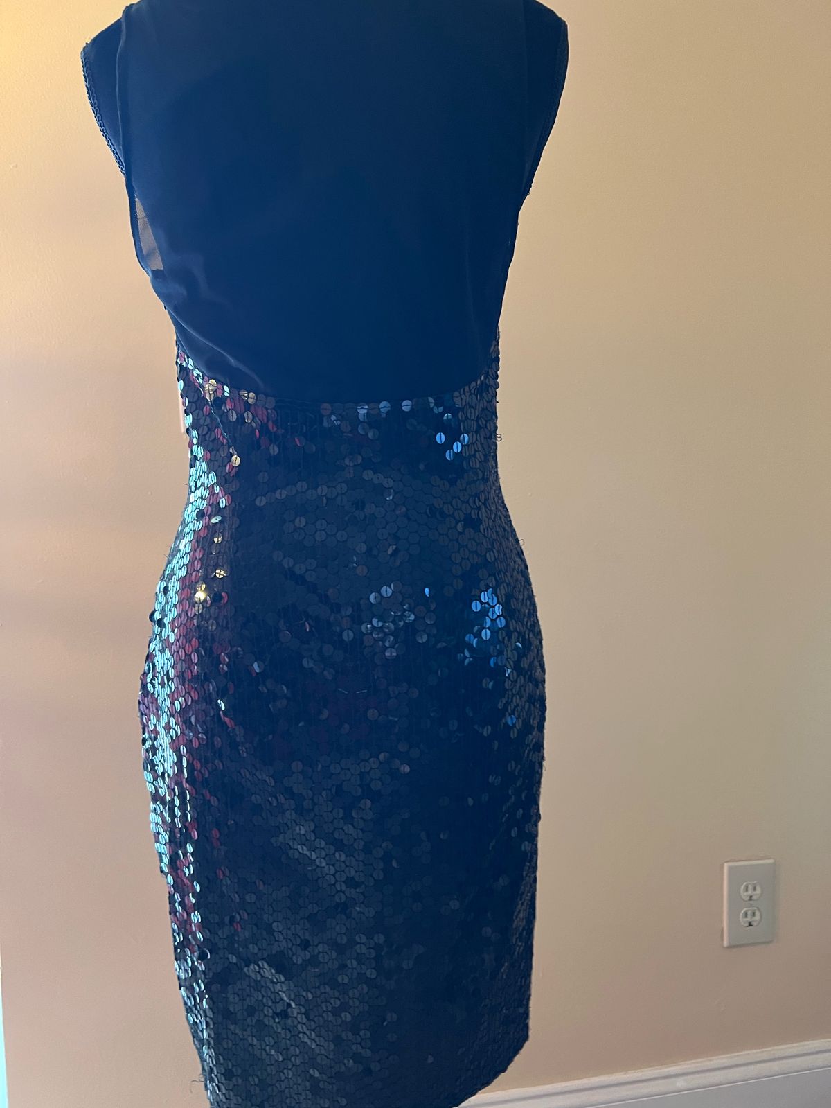 Size 8 Homecoming Sequined Black Cocktail Dress on Queenly