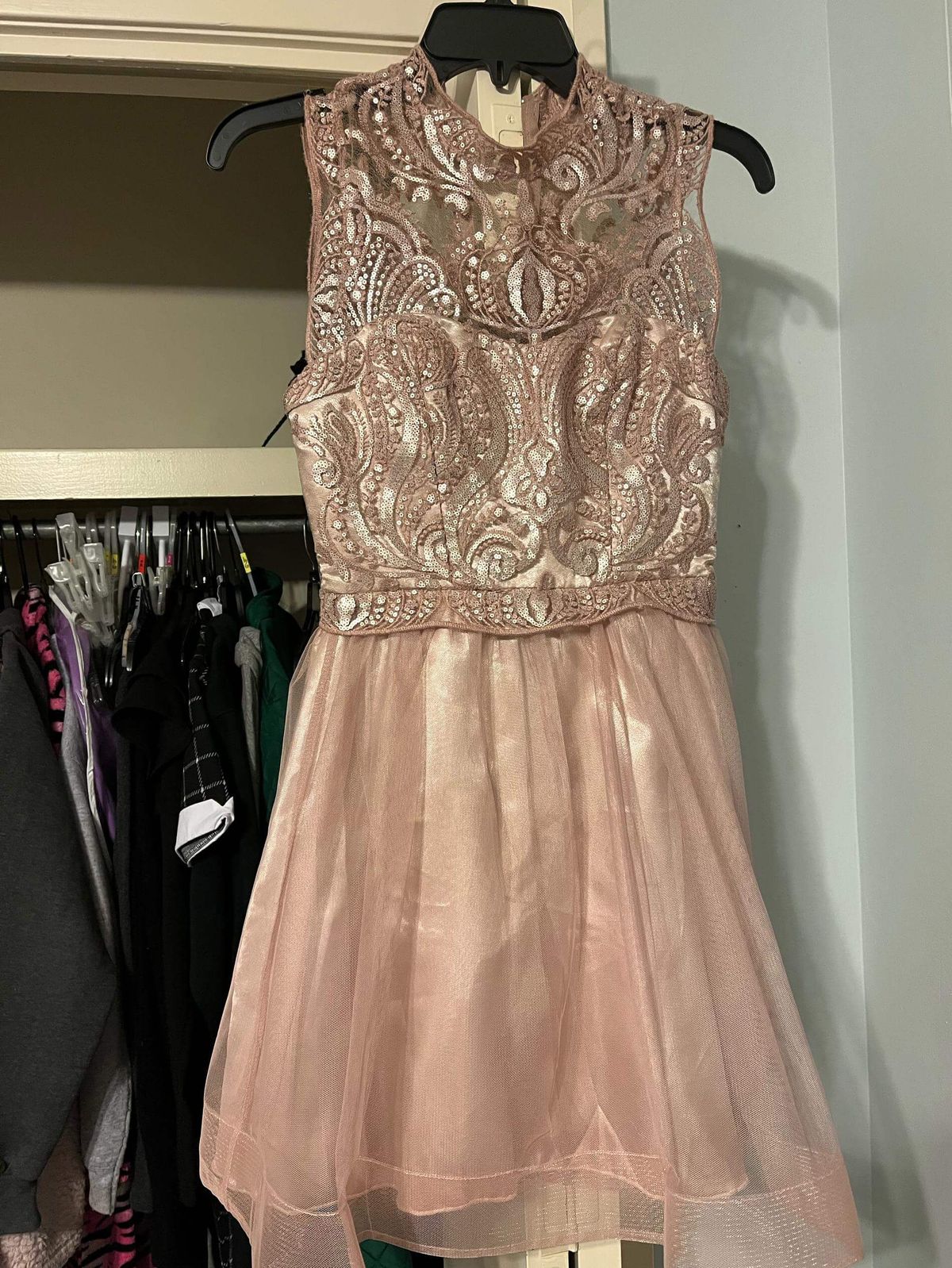 Size 2 Homecoming Sequined Light Pink Cocktail Dress on Queenly