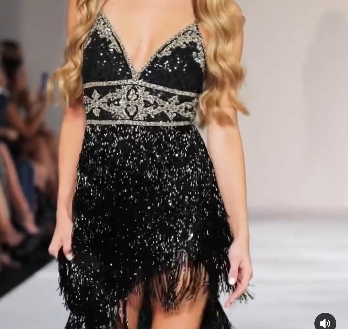 Sherri Hill Size 2 Prom Plunge Lace Black Cocktail Dress on Queenly