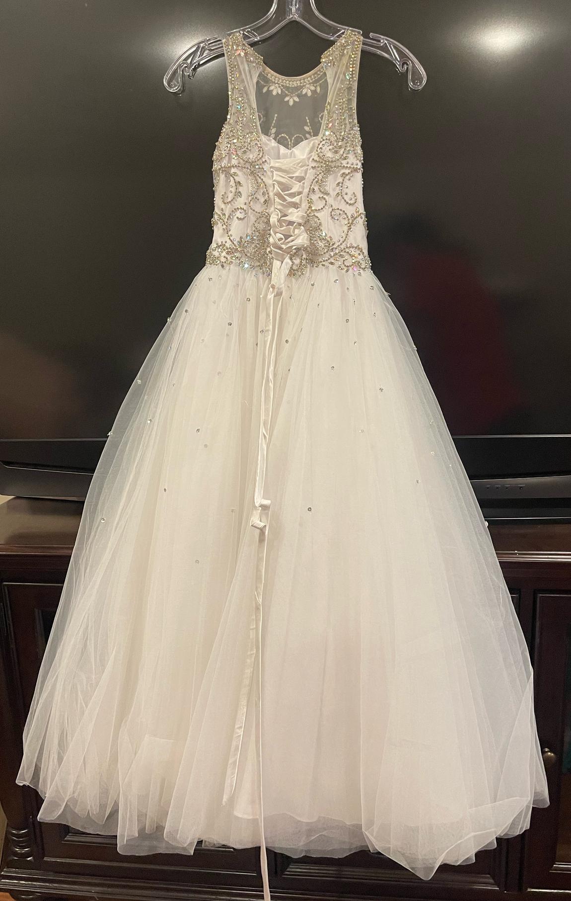 Girls Size 6 White Ball Gown on Queenly