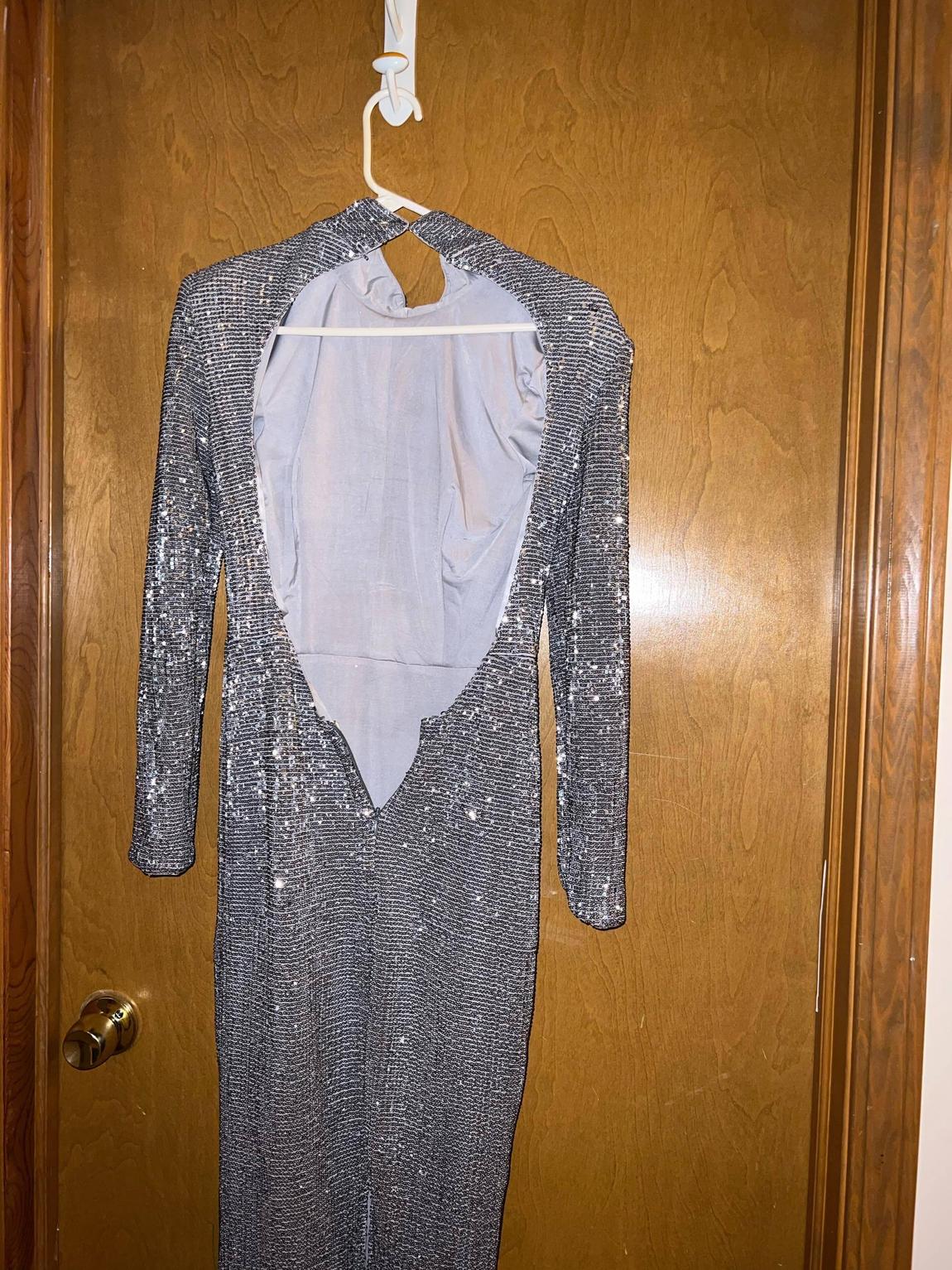 Size 4 Long Sleeve Silver Cocktail Dress on Queenly