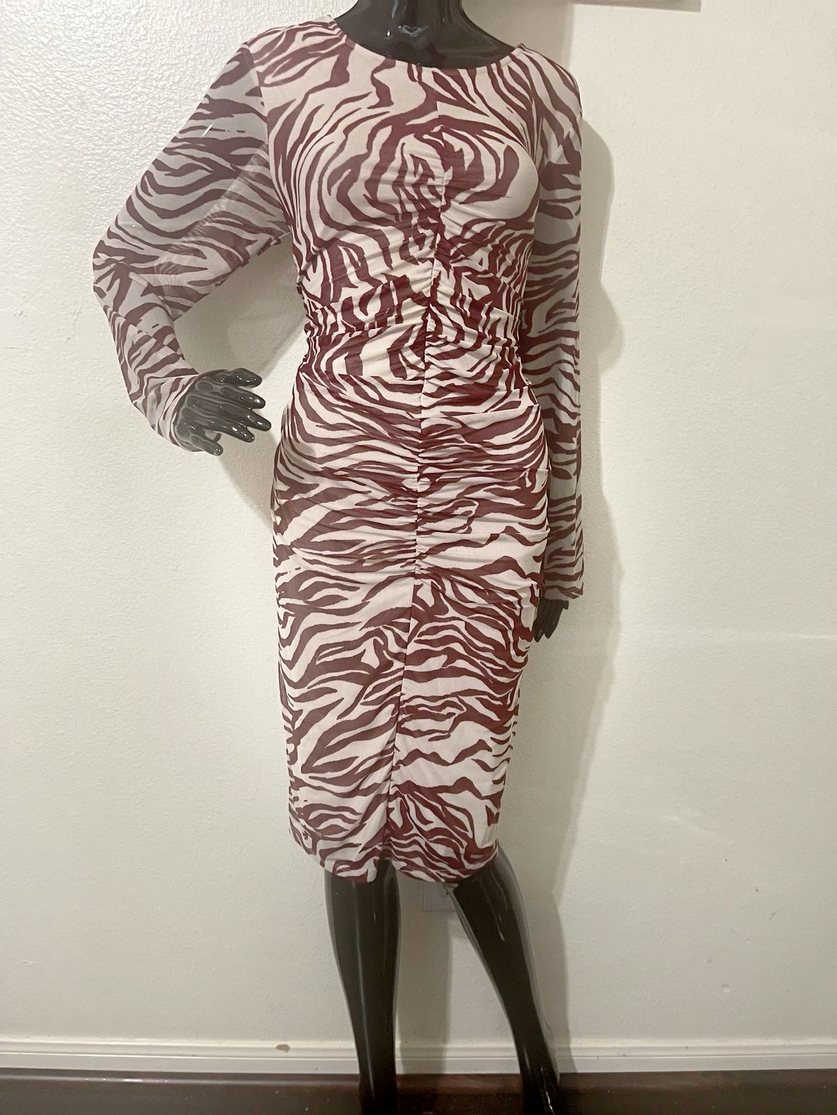 Size 14 Nude Cocktail Dress on Queenly