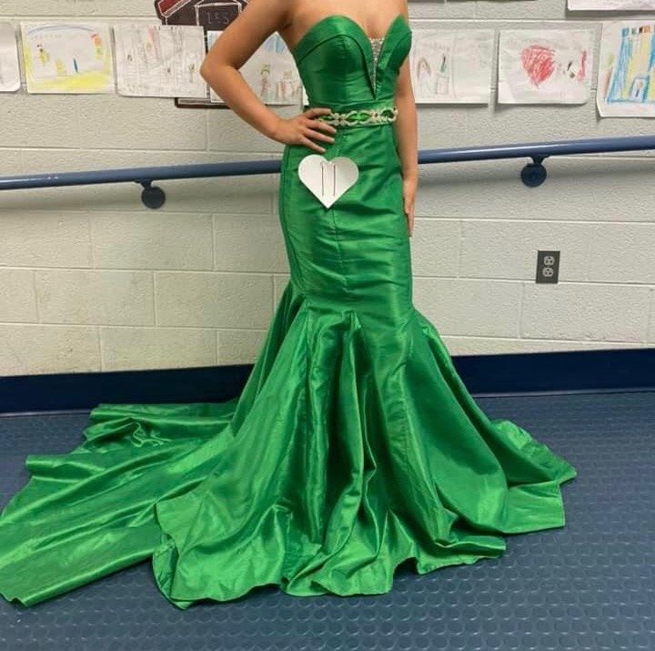 Size 2 Emerald Green Mermaid Dress on Queenly