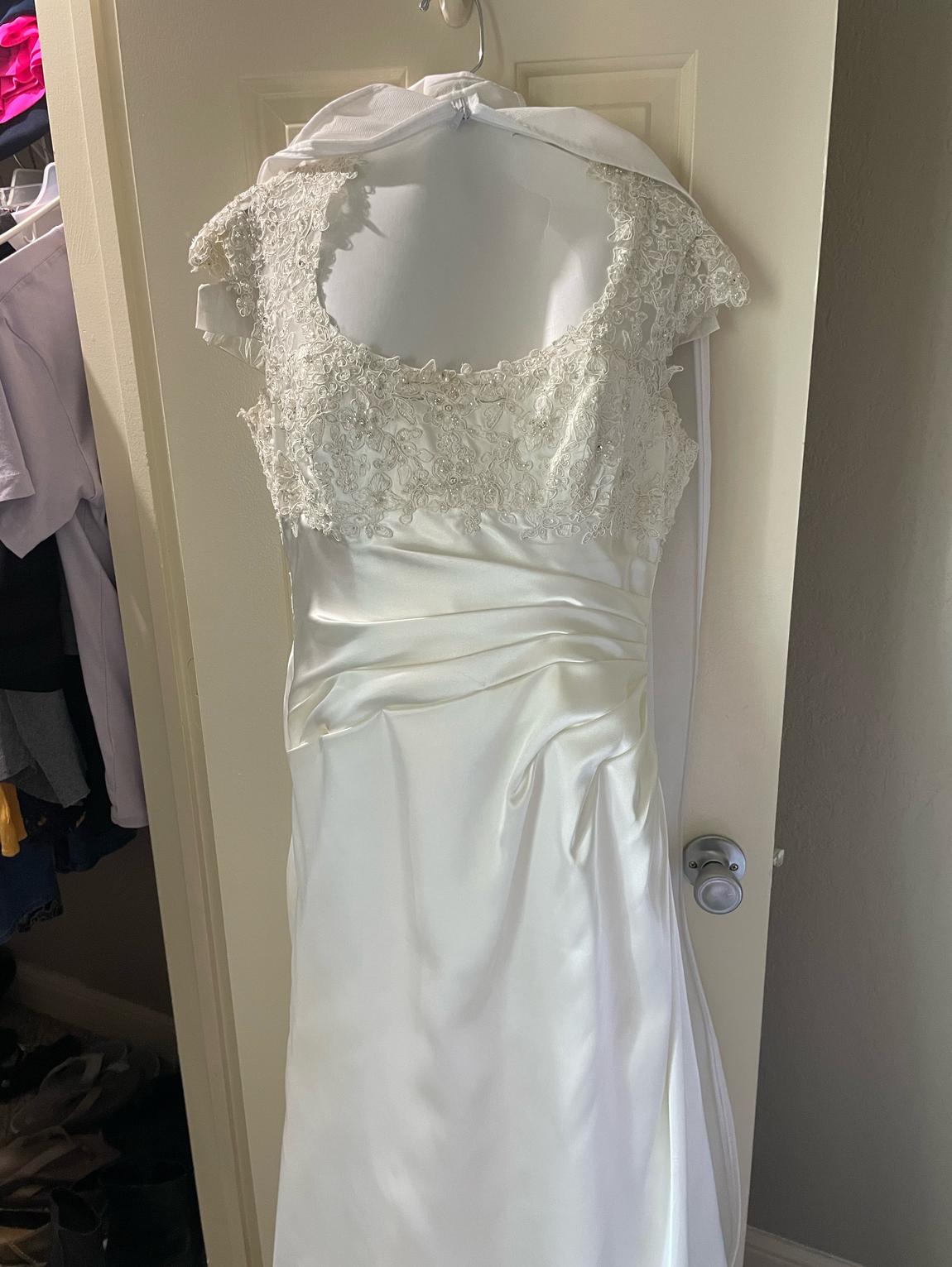 David's Bridal Size 6 White Floor Length Maxi on Queenly