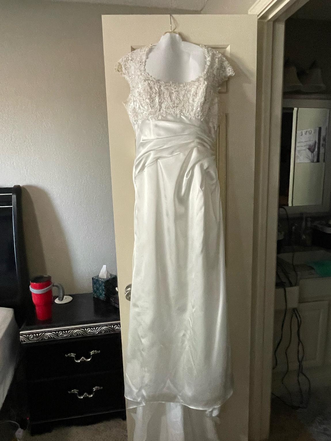 David's Bridal Size 6 White Floor Length Maxi on Queenly