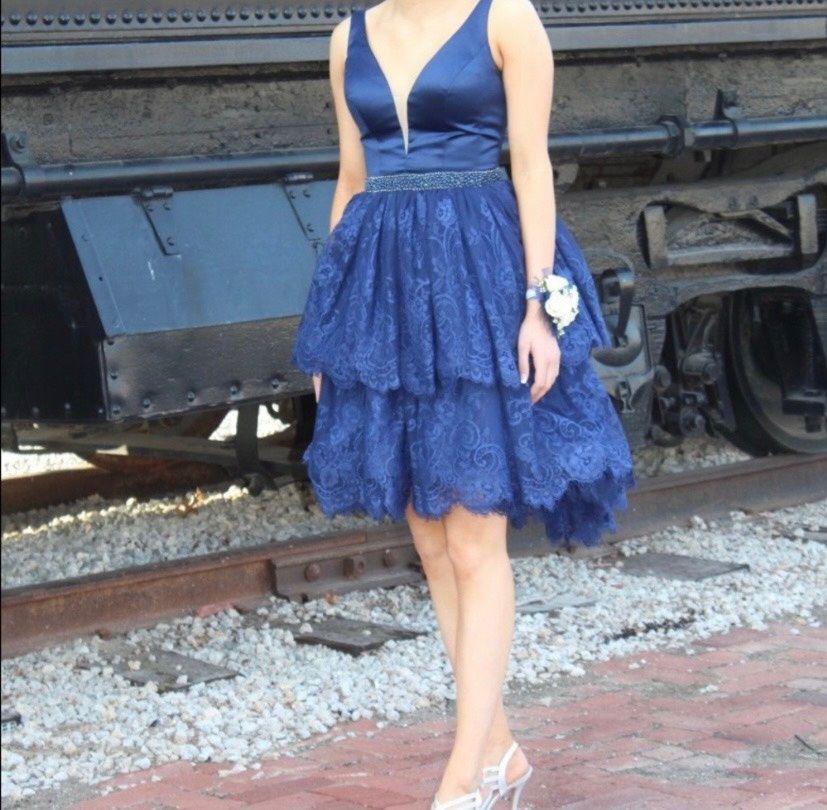 Sherri Hill Size 0 Homecoming Plunge Lace Navy Blue Cocktail Dress on Queenly