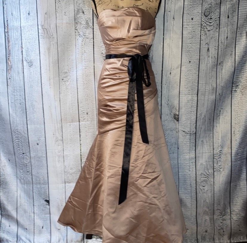 Whoo by Whaters & Whaters Size 2 Bridesmaid Strapless Satin Nude Mermaid Dress on Queenly