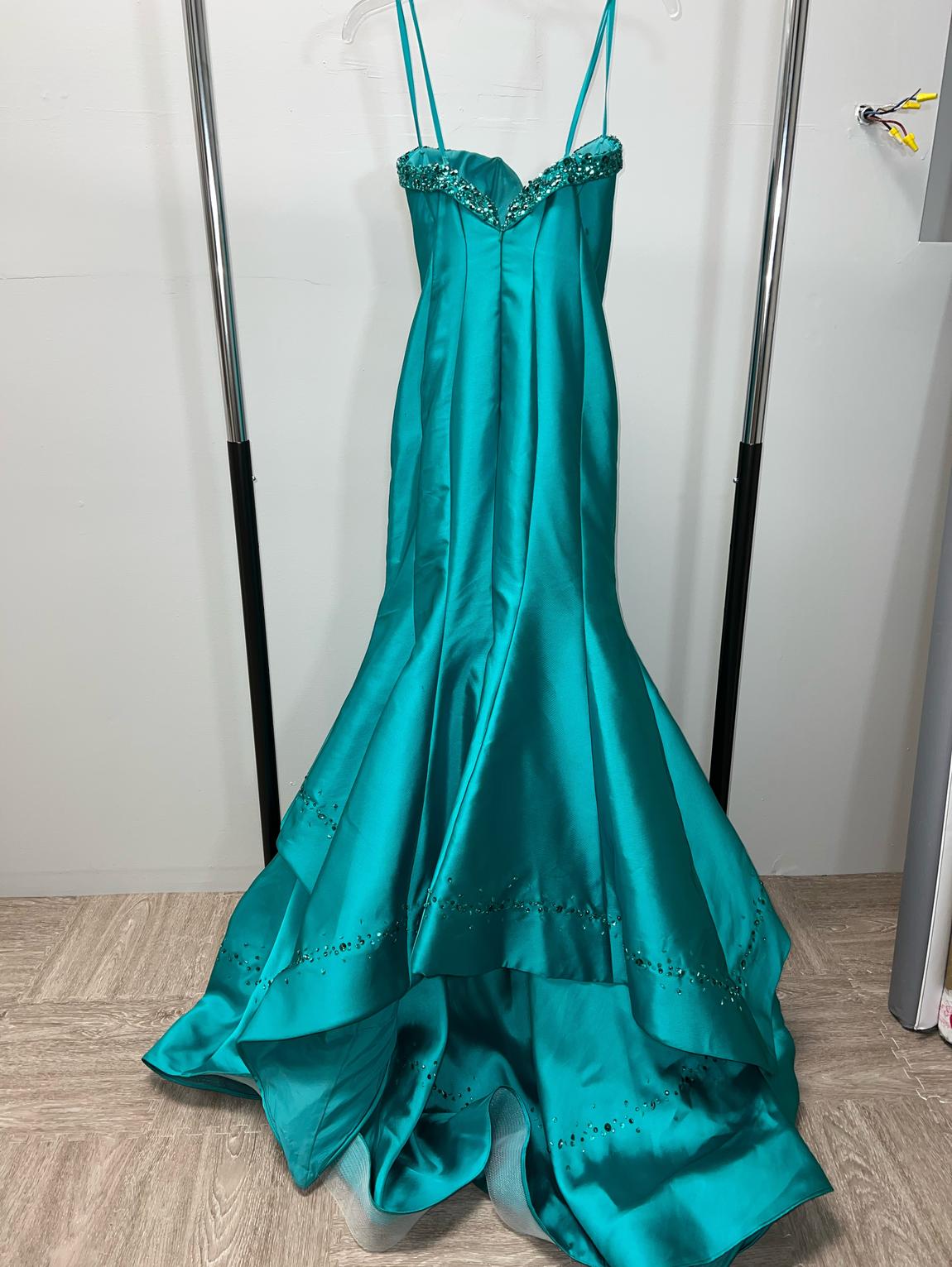 Mac Duggal Size 4 Green Mermaid Dress on Queenly