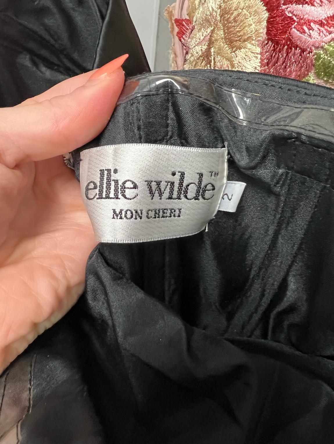 Ellie Wilde Size 2 Black A-line Dress on Queenly