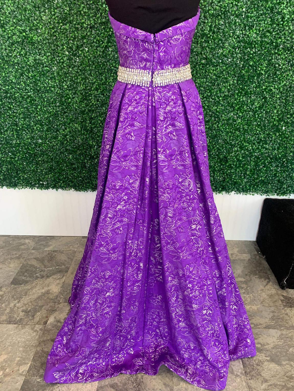 Ashley Lauren Size 2 Prom Floral Purple A-line Dress on Queenly