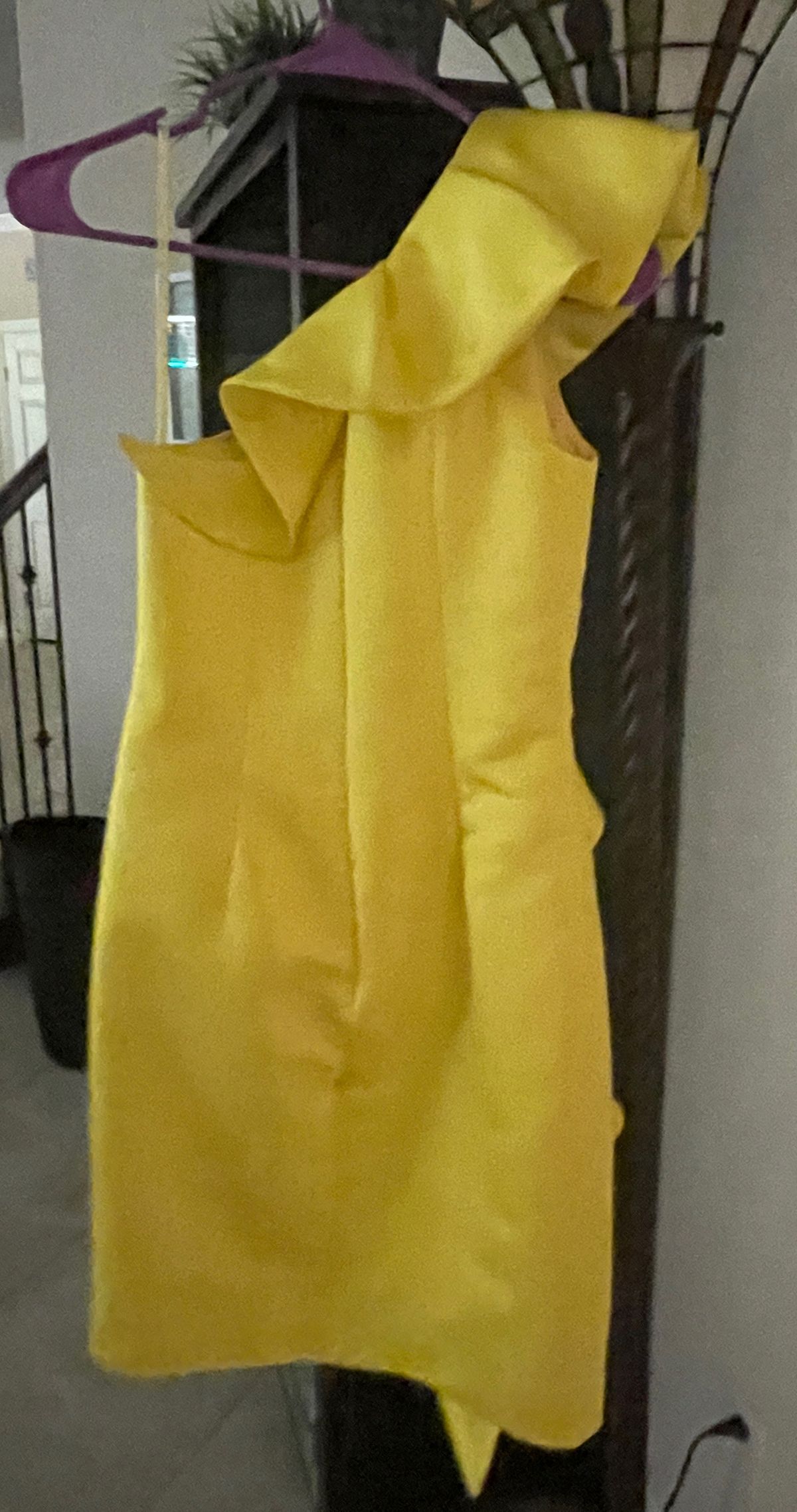Ashley Lauren Size 0 Homecoming Yellow Cocktail Dress on Queenly