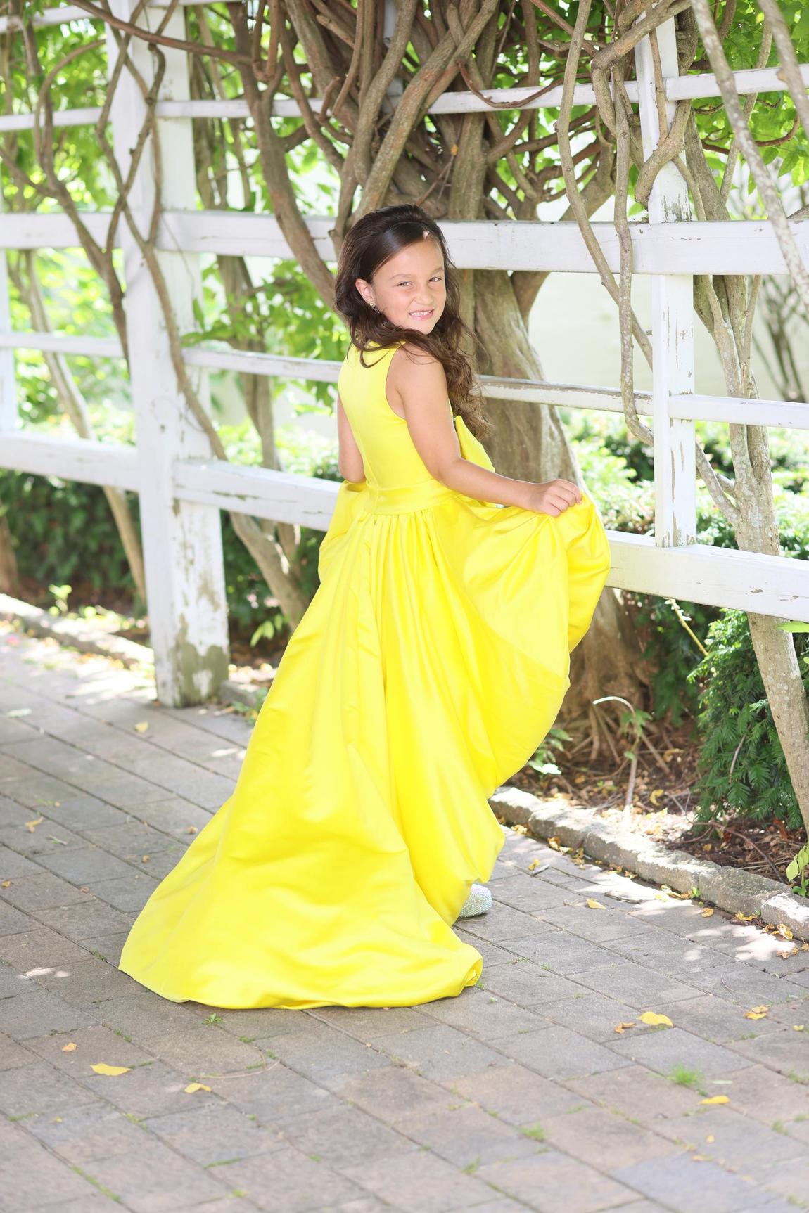 Ashley Lauren Girls Size 4 Yellow Dress With Train on Queenly