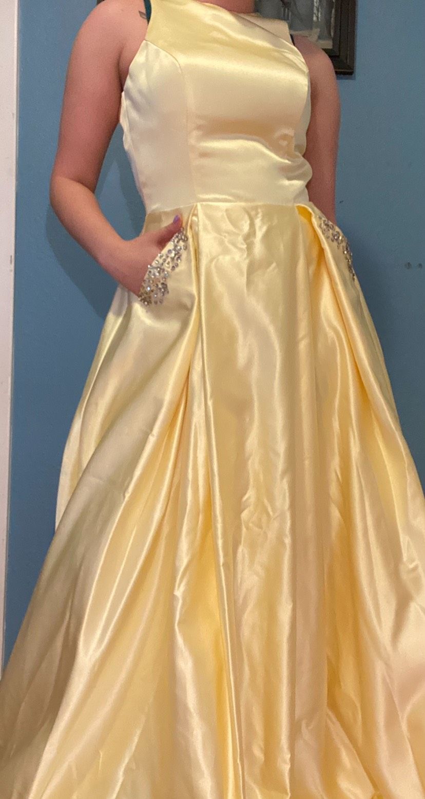 Size 8 Yellow Ball Gown on Queenly
