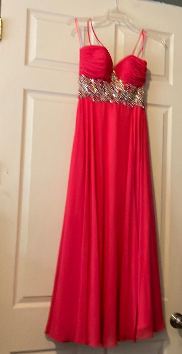 Size 8 Prom Sequined Coral Ball Gown on Queenly