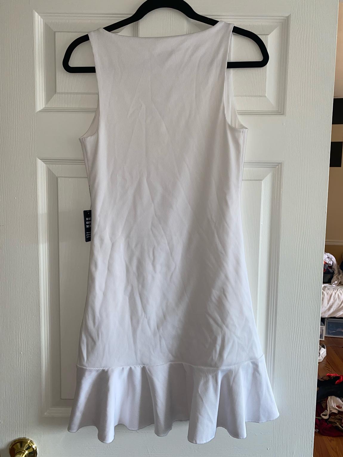Express Size 8 White Cocktail Dress on Queenly