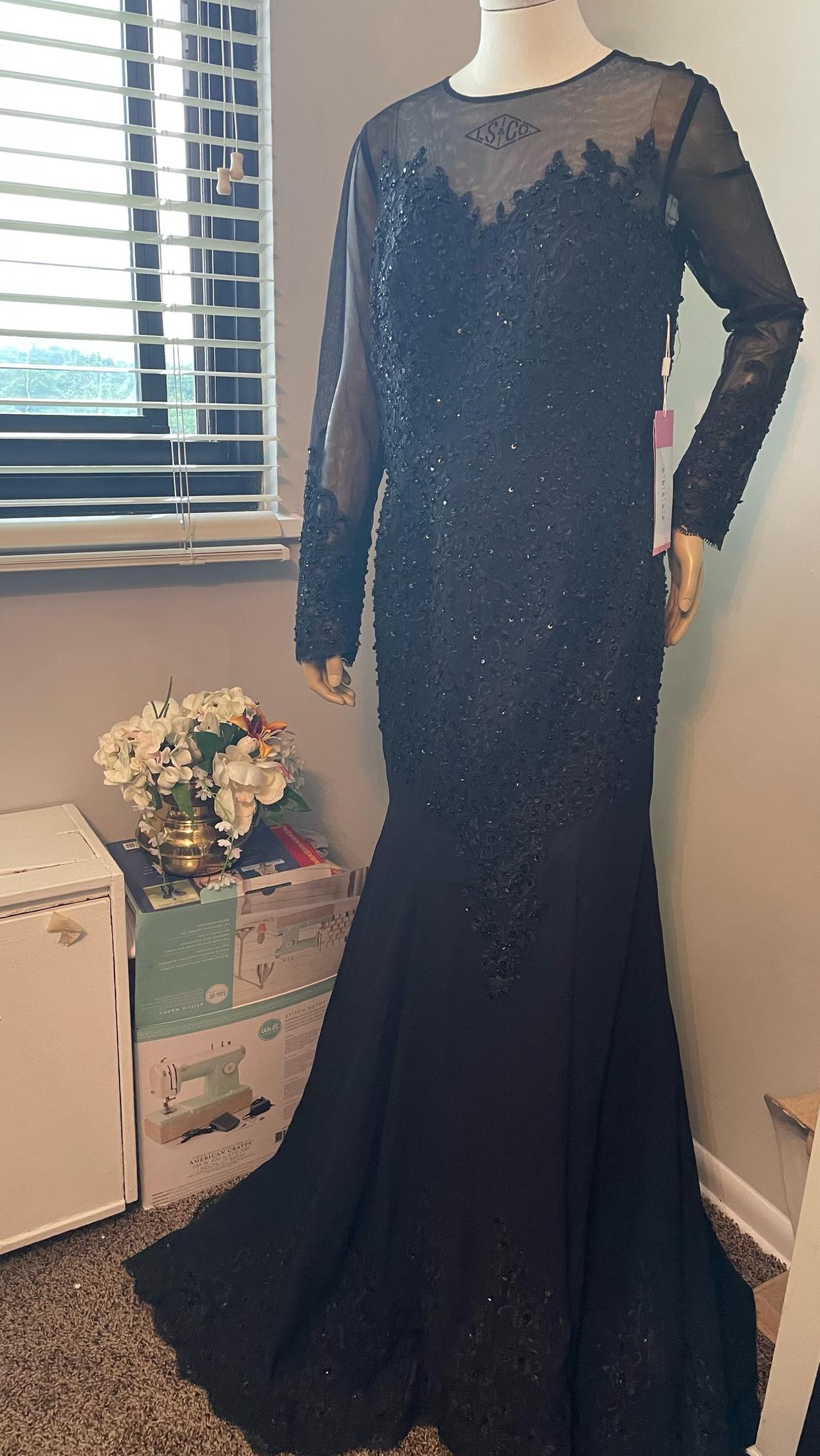 Size 6 Long Sleeve Sequined Black Dress With Train on Queenly