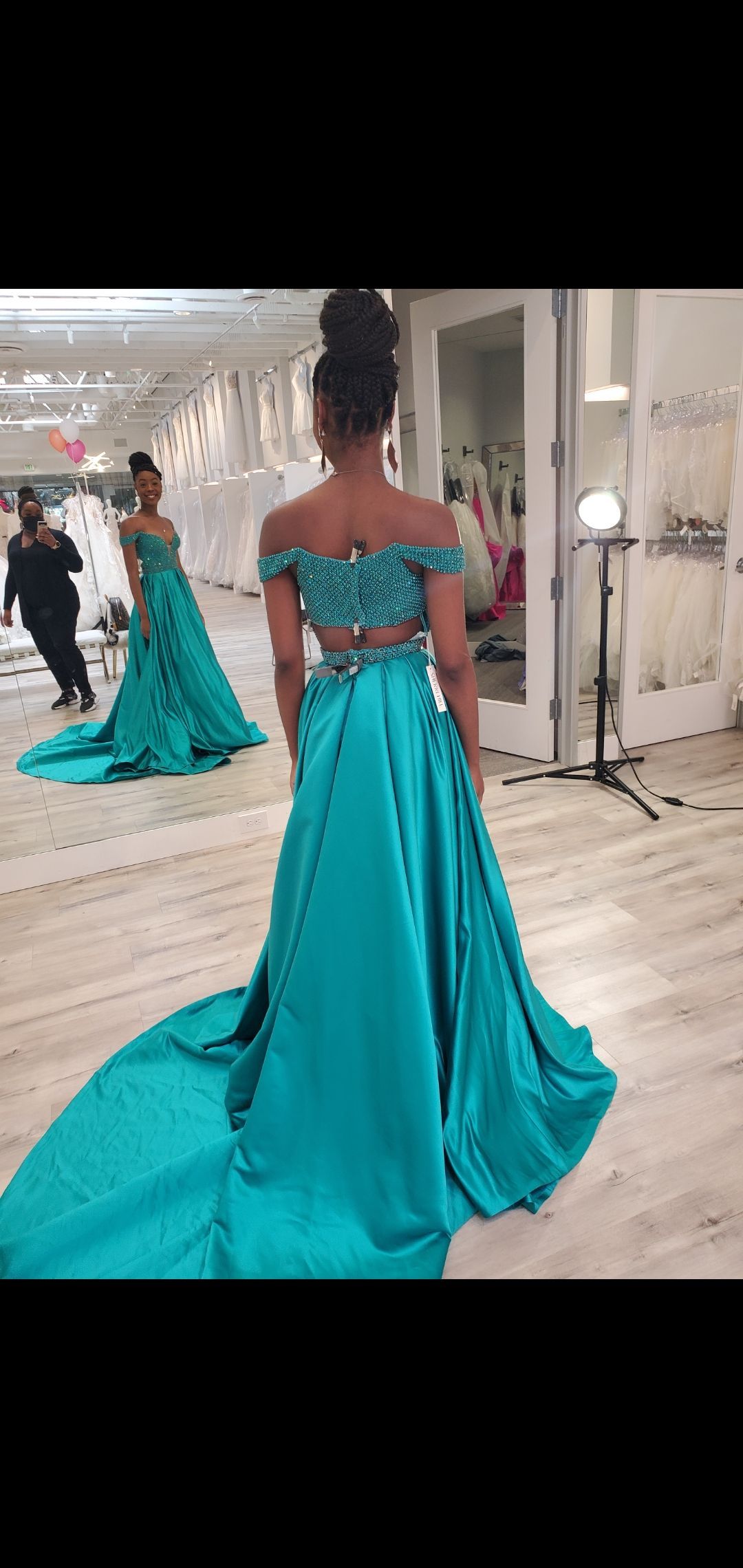 Sherri Hill Size 6 Prom Plunge Satin Green Ball Gown on Queenly