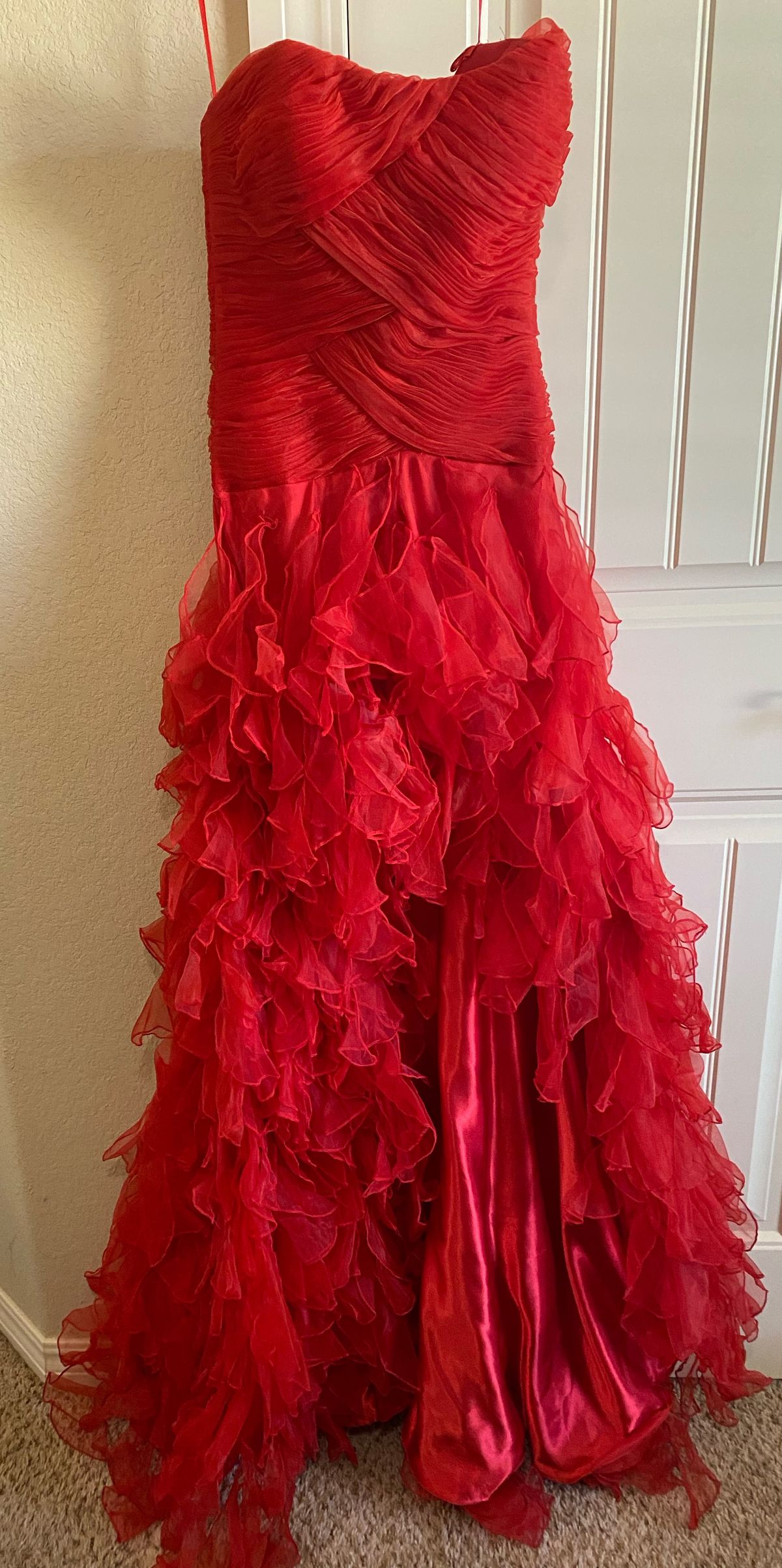 Jovani Size 6 Strapless Red Ball Gown on Queenly