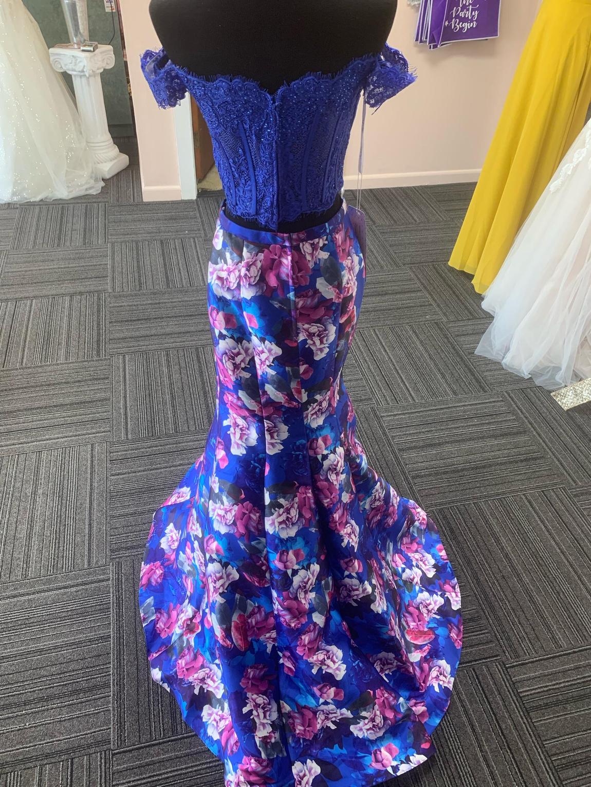 Ellie Wilde Size 6 Prom Floral Royal Blue Mermaid Dress on Queenly